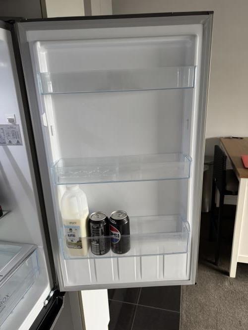 Second-hand Chiq 231L Bottom Mount Fridge - Photo 5)