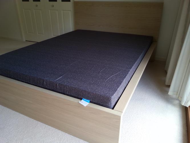 Second-hand Dunlop Queen Mattress (Bedframe not included) - Photo 5)