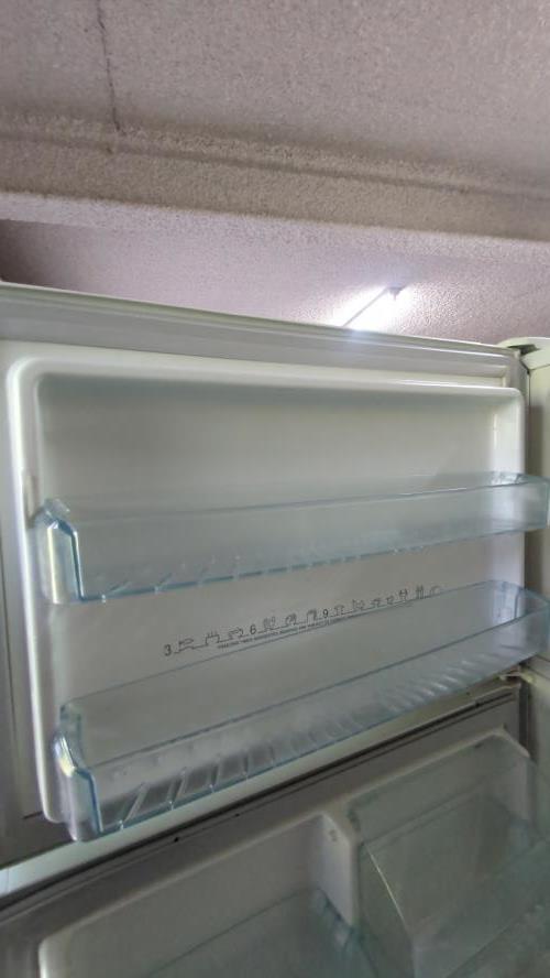 Second-hand Westinghouse 440L Top Mount Fridge - Photo 5)