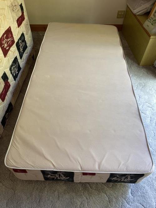 Second-hand Single Bed Base with Matching Mattress - Photo 5)