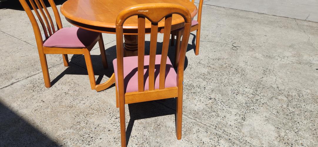 Second-hand Dining Table with 3 Chairs - Photo 5)