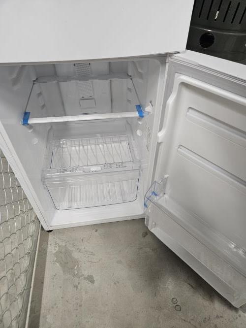 Second-hand Kelvinator 231L Top Mount Fridge - Photo 5)