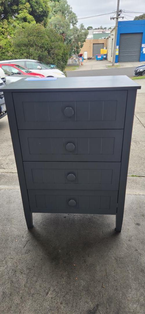 Second-hand Chest of 4 Drawers with matching Bedside Table - Photo 5)