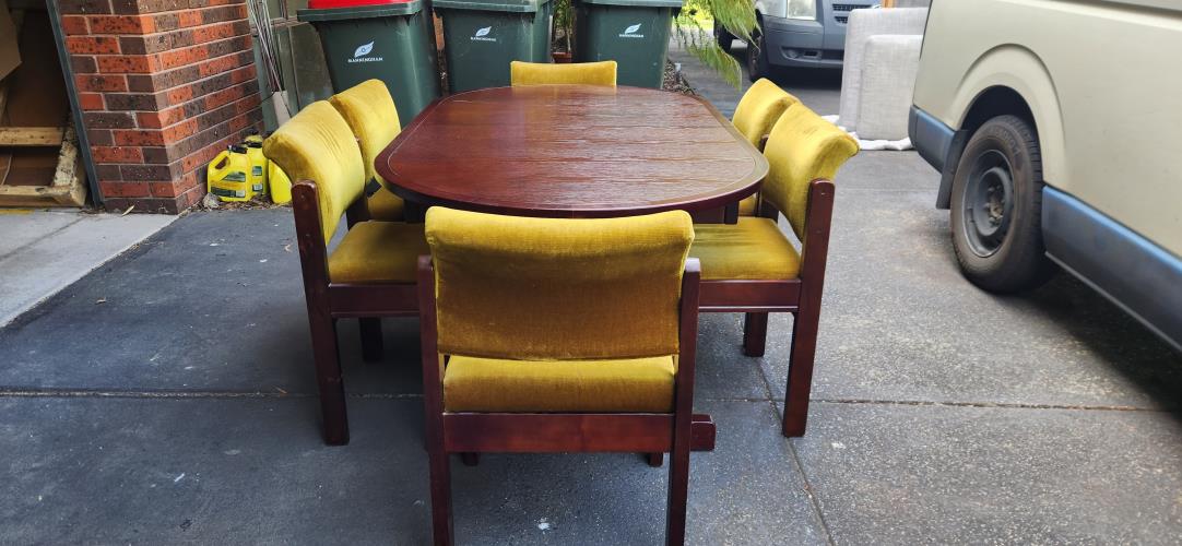 Second-hand Extendable Dining Table with 6 Chairs - Photo 5)