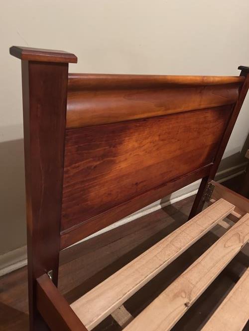 Second-hand King Single Bed Frame - Photo 5)