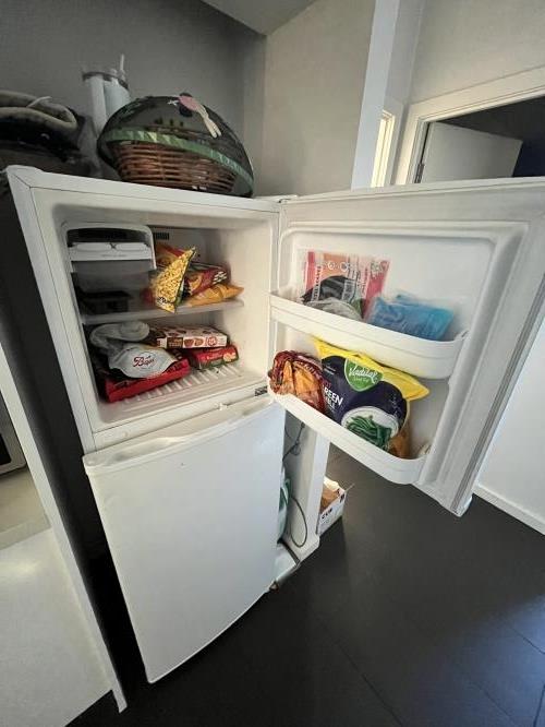 Second-hand Simpson 235L Top Mount Fridge - Photo 5)
