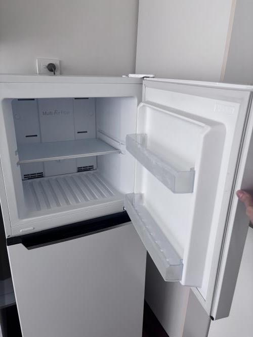 Second-hand Chiq 202L Top Mount Fridge - Photo 5)