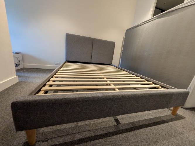 Second-hand Queen Bed Frame - Photo 5)