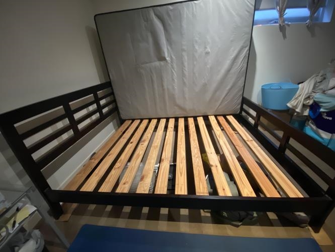 Second-hand Queen Size Bed Frame - Photo 5)