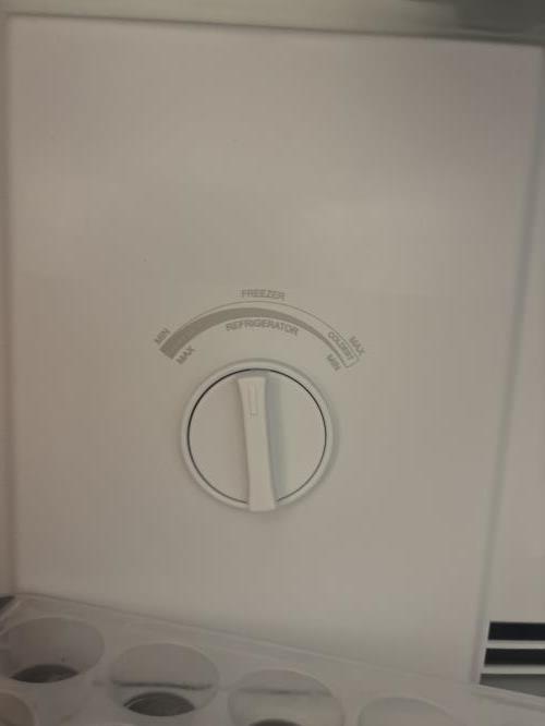 Second-hand Chiq 202L Top Mount Fridge - Photo 5)