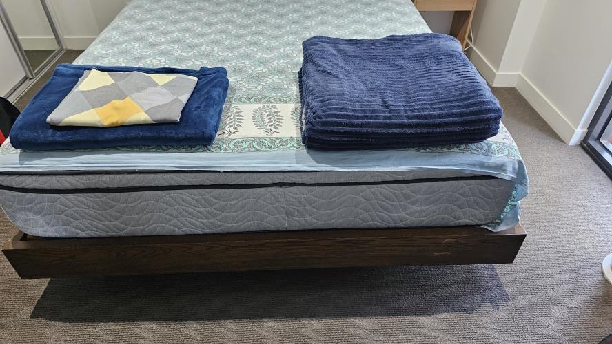 Second-hand Queen Size Bed Frame - Photo 5)