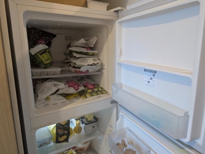 Second-hand Kelvinator 231L Top Mount Fridge - Photo 5)