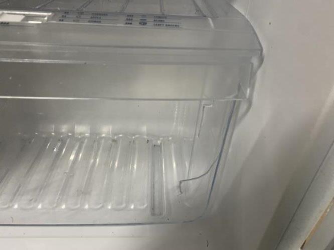 Second-hand Kelvinator 245L Top Mount Fridge - Photo 6)