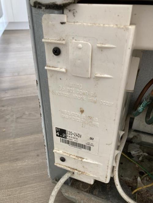 Second-hand Fisher & Paykel 373L Bottom Mount Fridge - Photo 6)