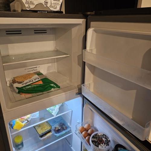 Second-hand Hisense 205L Top Mount Fridge - Photo 6)