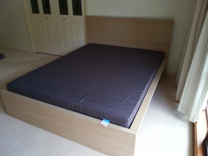 Second-hand Dunlop Queen Mattress (Bedframe not included) - Photo 6)