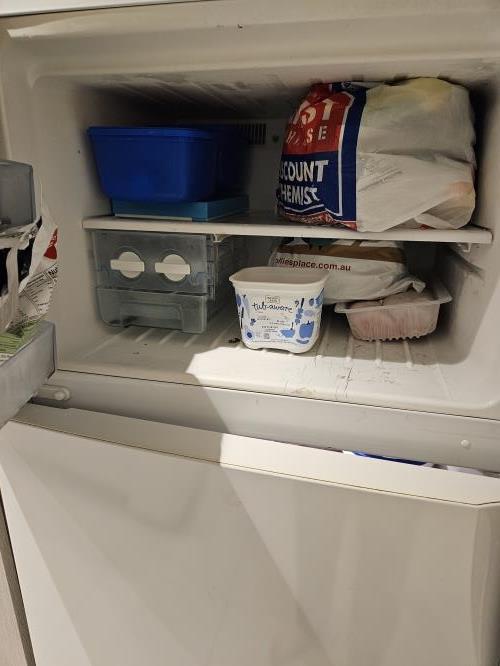 Second-hand Westinghouse 440L Top Mount Fridge - Photo 6)