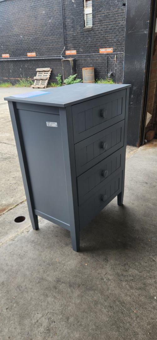 Second-hand Chest of 4 Drawers with matching Bedside Table - Photo 6)