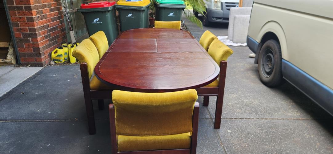 Second-hand Extendable Dining Table with 6 Chairs - Photo 6)