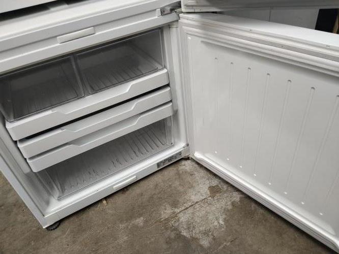 Second-hand Fisher & Paykel 442L Bottom Mount Fridge - Photo 6)