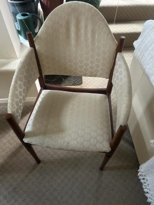Second-hand Dining Table with 6 Chairs - Photo 6)