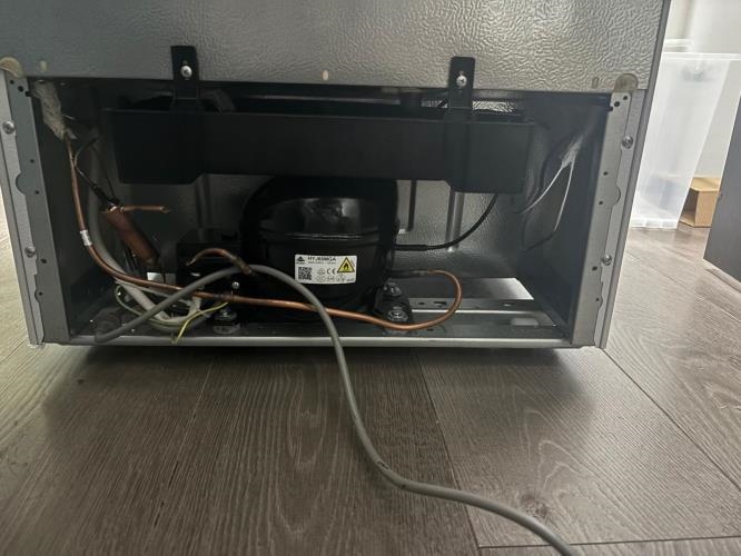 Second-hand Chiq 202L Top Mount Fridge - Photo 6)