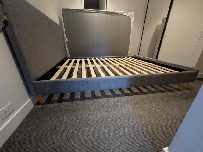 Second-hand Queen Bed Frame - Photo 6)