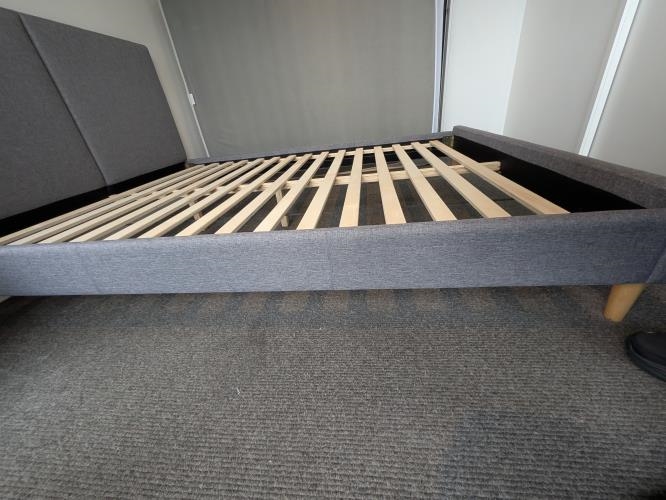 Second-hand Queen Size Bed Frame - Photo 6)