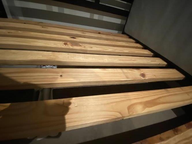 Second-hand Queen Size Bed Frame - Photo 6)