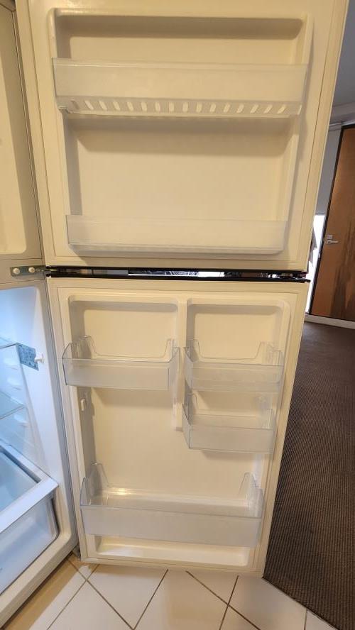 Second-hand Chiq 320L Top Mount Fridge - Photo 6)