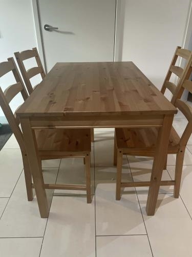 Second-hand IKEA Dining Table with 4 Chairs - Photo 6)