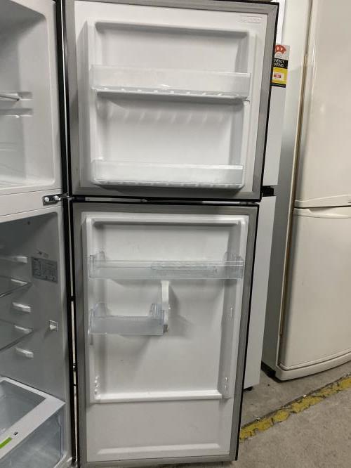 Second-hand Chiq 202L Top Mount Fridge - Photo 6)