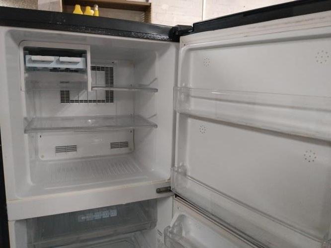 Second-hand Mitsubishi 260L Top Mount Fridge - Photo 7)