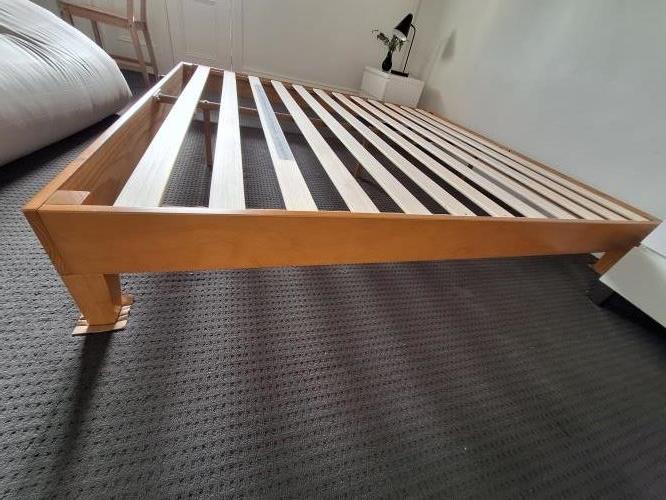 Second-hand King Size Bed Frame with Thin Flexible Mattress - Photo 7)