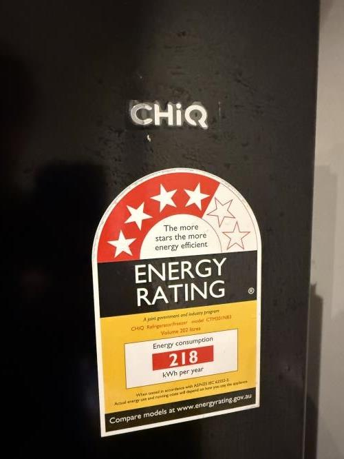 Second-hand Chiq 202L Top Mount Fridge - Photo 7)