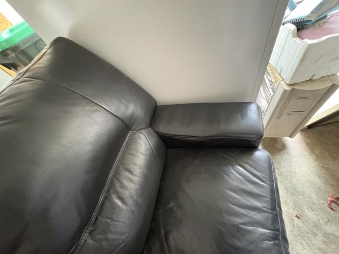 Second-hand Three Seater Couch - Photo 7)