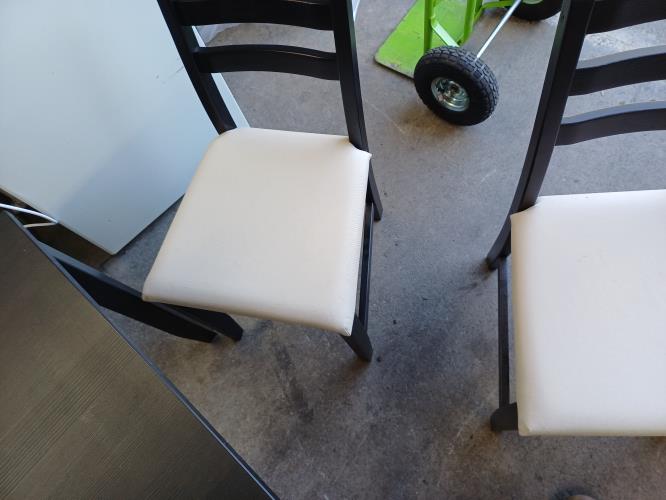 Second-hand Dining Table with 4 Chairs - Photo 7)