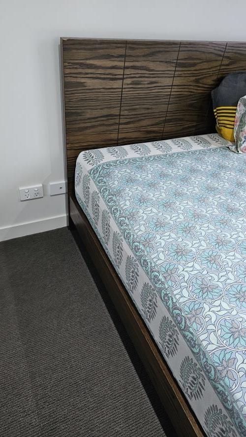 Second-hand Queen Size Bed Frame - Photo 7)