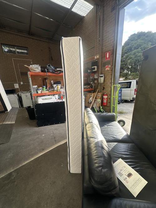 Second-hand Single Mattress - Photo 7)