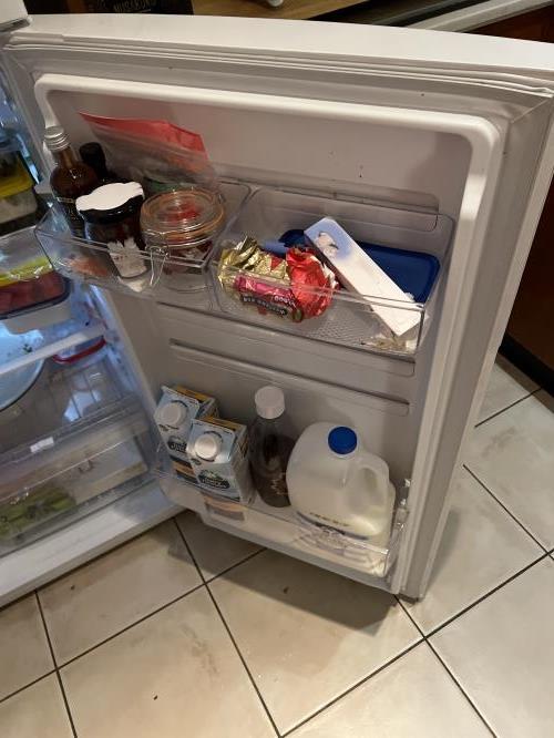 Second-hand Kelvinator 275L Top Mount Fridge - Photo 8)