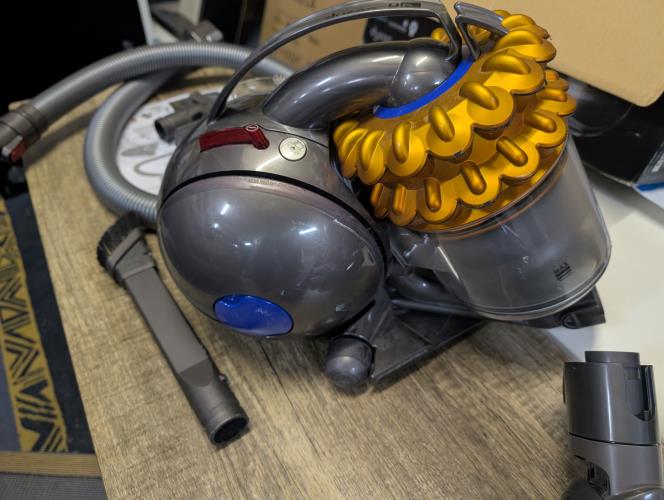 Second-hand Dyson Vacuum Cleaner - Photo 8)