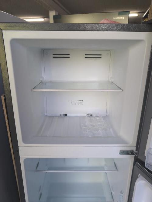 Second-hand Hisense 205L Top Mount Fridge - Photo 8)