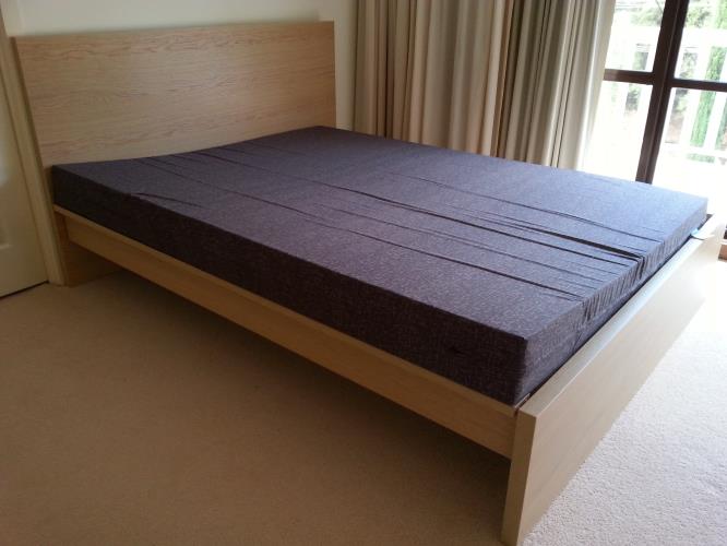 Second-hand Dunlop Queen Mattress (Bedframe not included) - Photo 8)