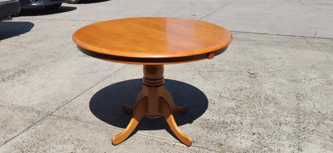 Second-hand Dining Table with 3 Chairs - Photo 8)