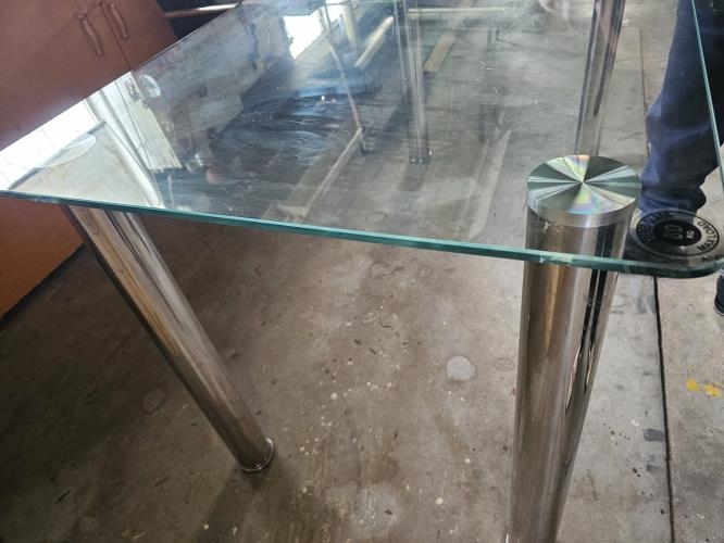 Second-hand Glass Dining Table with 5 Chairs - Photo 8)