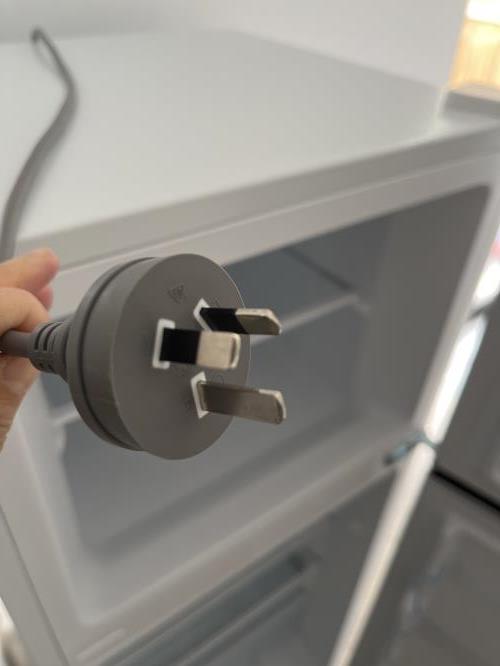 Second-hand Chiq 118L Top Mount Fridge - Photo 8)