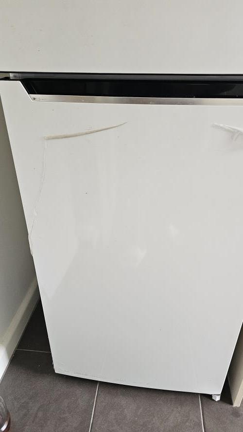 Second-hand Chiq 202L Top Mount Fridge - Photo 8)