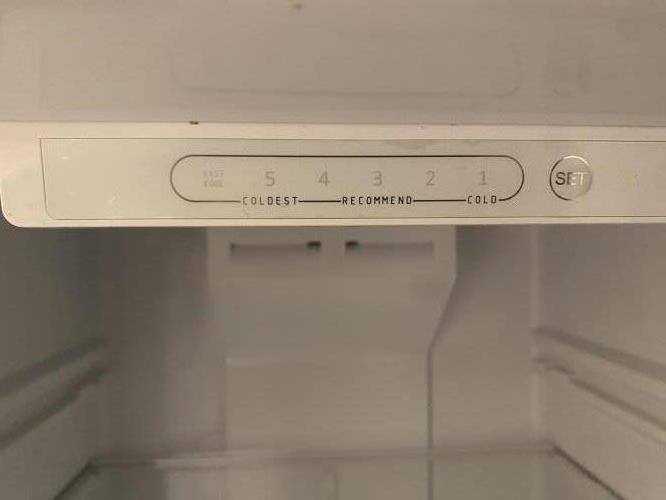 Second-hand Chiq 202L Top Mount Fridge - Photo 8)