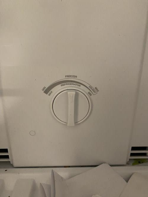 Second-hand Chiq 202L Top Mount Fridge - Photo 9)