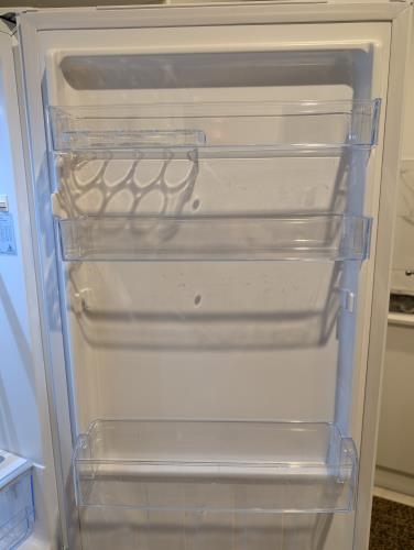 Second-hand Chiq 216L Top Mount Fridge - Photo 9)
